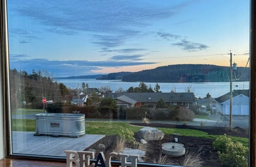 Anacortes House | Skagit Bay View, Sunsets, Hot Tub