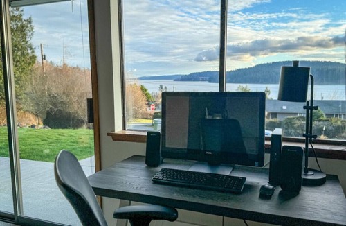 Anacortes House | Skagit Bay View, Sunsets, Hot Tub
