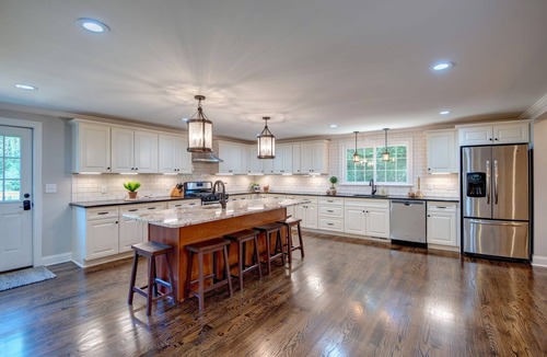 Sennett House | Skaneateles Pet friendly 6 bed 6 bath on Main St very close to downtown center