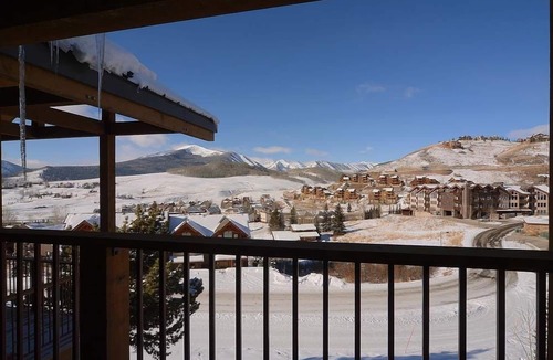 Crested Butte Condo | Ski-In/Out Remodeled Condo Next to Slopes! Dog Friendly, Mtn Views, Fireplace