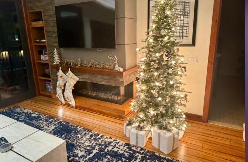 Lakeside Park Apartment | Ski In/Out - Zalanta - Great Location- 2 Hot Tubs - Heated Pool