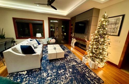 Lakeside Park Apartment | Ski In/Out - Zalanta - Great Location- 2 Hot Tubs - Heated Pool