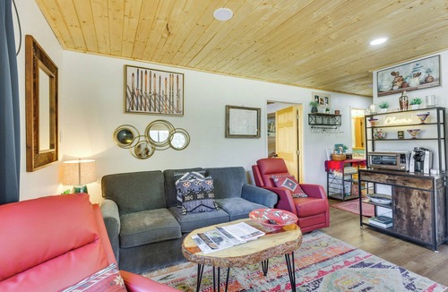 Red River Condo | Ski-In Red River Retreat: Balcony, Mountain Views!