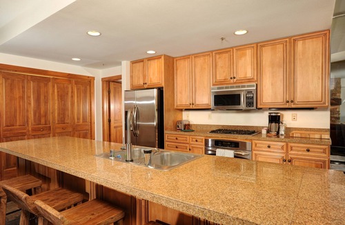 River Run Condo | Ski-In/Ski-Out Condo Pool, Hot Tub, BBQ + Fire Pit
