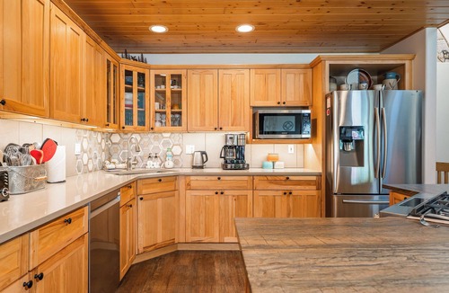 Old Town House | ☼ Ski Resort Views From Deck | Slopeside 202 | Private Hot Tub