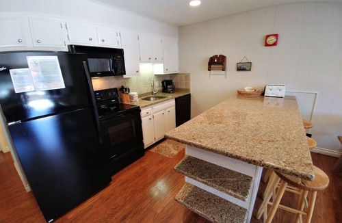 Red River Condo | Ski View 4 Columbine - In Town - On Main Street - WiFi - Cable - Outdoor Patios