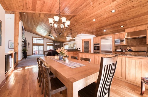 Truckee House | Ski View at Tahoe Donner - Stunning 4 BR w/Private Hot Tub - HOA Amenities
