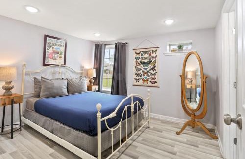 Faubourg Delassize House | Skip to Saint Charles Local Art-Filled Hideaway