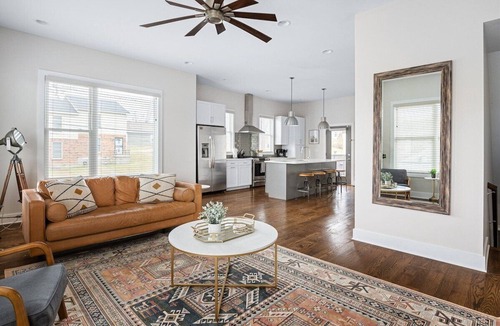 North Capitol House | Skyline Views & Rooftop Vibes: Fire Pit, Games
