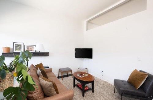 Milwaukee Apartment | Skywalk to Fiserv 1BR with Rooftop, Gym, and Parking