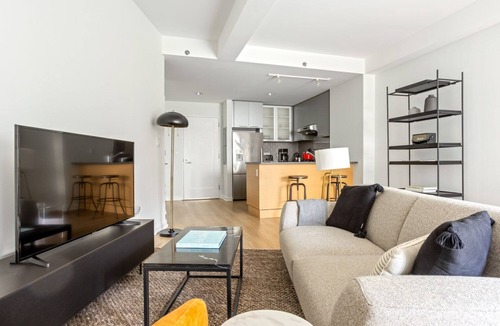 East Cambridge Apartment | Sleek Kendall Square 1BR w/Gym, W/D & Concierge, near MIT, by Blueground