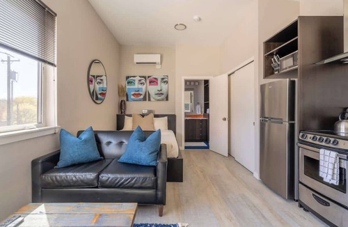 Hosford-Abernethy Apartment | Sleek Studio Food Cart Row & Vintage Shops