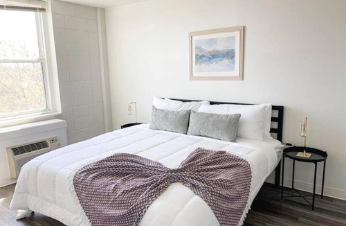 Corryville Apartment | Sleepover Downtown Cincinnati 1BD 1BA Apartments