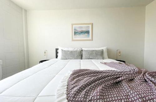Corryville Apartment | Sleepover Downtown Cincinnati 1BD 1BA Apartments
