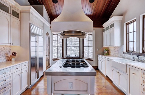 Vail Ski Chalet | Sleeps 12! Ski-In/Ski-Out Chalet + Views