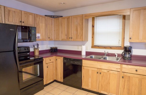 Fayetteville House | Sleeps 22. Affordable Cabin 30 minutes to New River Gorge Rafting & Climbing