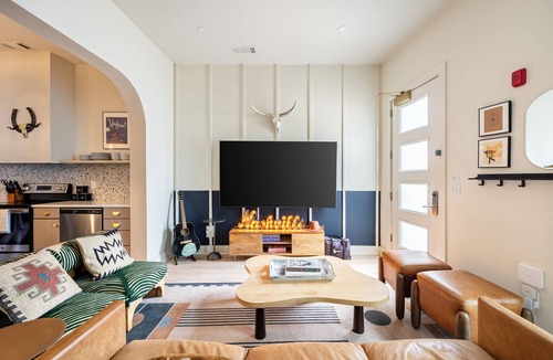 Five Points House | Sleeps 24 | Rooftop, Game Room & Outdoor Spaces | Just 10 Min to Broadway