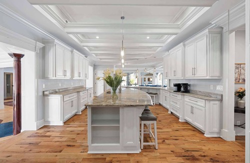 McDonald House | Sleeps 29~Pool~Tiki Bar~Hot Tub~Gym~Dogs Welcome!