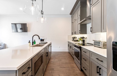 Eastwood House | * SLEEPS 48* Keep the Secret - *4 Units * 16BR* 16BA * Amazing New townhomes*