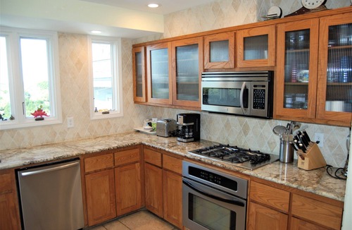 Lost Creek House | Sleeps10-Beautiful Views, Secluded, Heated Pool, Fireplace, Very Comfy 5 Bedroom