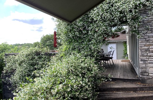 Lost Creek House | Sleeps10-Beautiful Views, Secluded, Heated Pool, Fireplace, Very Comfy 5 Bedroom
