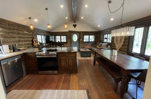 Allenspark Cabin | Sleepy Hollow @ Ferncliff- with Hot Tub and Steam Showers