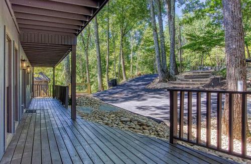 Gatlinburg - Pigeon Forge House | Smoky Vista Resort, Amazing Views, Hot Tub, 685 FREE tickets each paid day!
