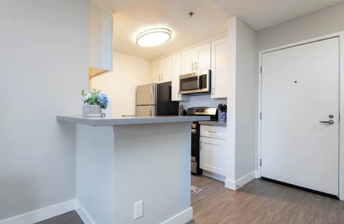 Little Armenia Apartment | Snazzy 1-Bed Apartment with Rooftop Pool & Hollywood Sign View