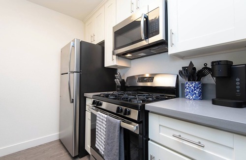Little Armenia Apartment | Snazzy 1-Bed Apartment with Rooftop Pool & Hollywood Sign View