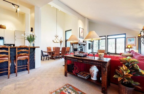 Mammoth Lakes Apartment | Snowcreek V #742 condo