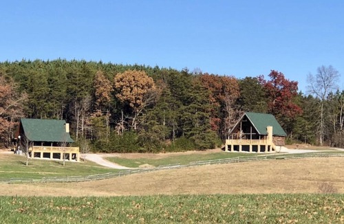 Spencer Cabin | Snuggle up in our 2/2 cozy cabin w/hot tub. The perfect Fall getaway! n