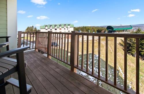 Snowshoe Apartment | Soaring Eagle 203 Next To Slopes Underground Parking Hot Tubs Locker