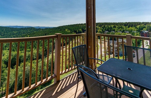 Snowshoe Condo | Soaring Eagle #405: 3 Br Location! Slope Side, Hot Tub