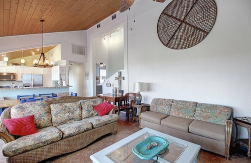 Port Aransas House | Sol to Soul LC1 is located in the beachfront Lost Colony Resort!
