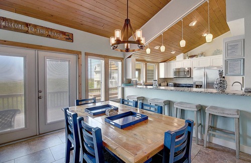 Port Aransas House | Sol to Soul LC1 is located in the beachfront Lost Colony Resort!
