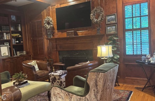 Athens House | Sophisticated Stay in heart of Five Points-Walk to the action, Relax in luxury.