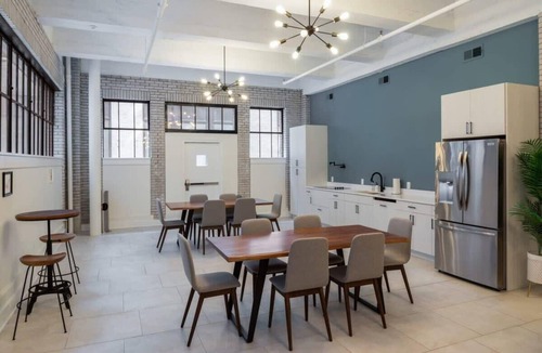 Center City East Apartment | Sosuite | Corner 3BR Apt w Park View, W/D, Gym