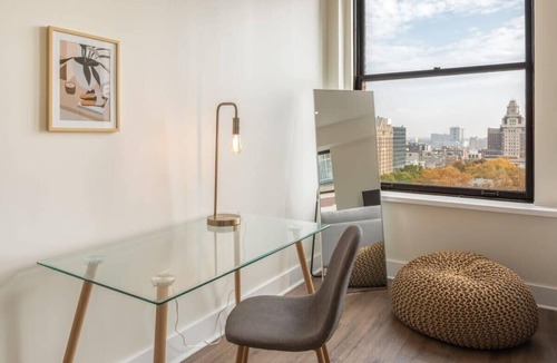 Center City East Apartment | Sosuite | Corner 3BR Apt w Park View, W/D, Gym