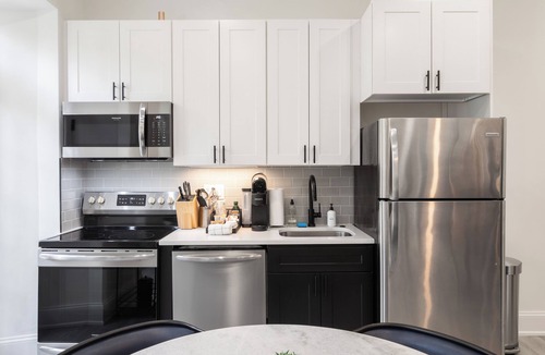 Rittenhouse Row Apartment | Sosuite | Juliet Balcony 1BR Apt w Laundry, Desk
