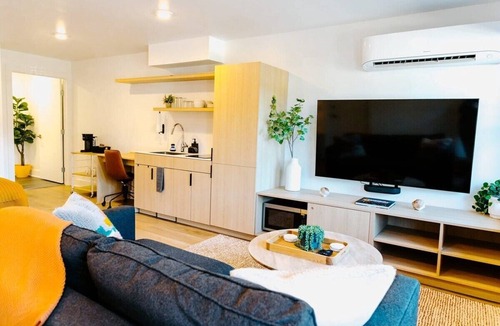 Edgehill Apartment | Sound Engineer's Suite: Luxe Music Row Stay!
