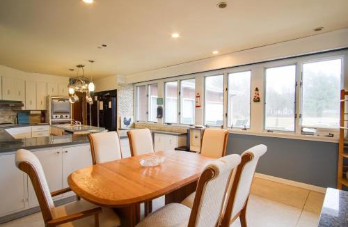 South Haven House | South Haven Home about 1 Mi to Lake Michigan!