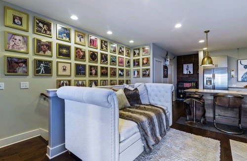 Katie Hill Neighborhood House | Southern Belle: Skyline Views | 5min to Broadway