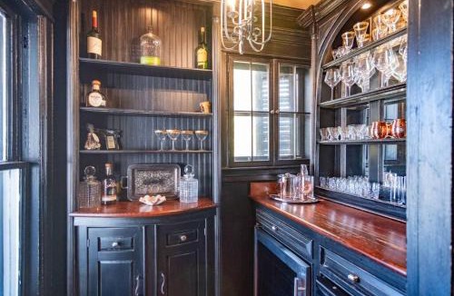 East Midtown Villa | Southern Elegance in Heart of Memphis