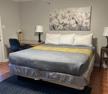 Olive Branch House | Southern Large Lake Front Custom Estate, Sleeps 16