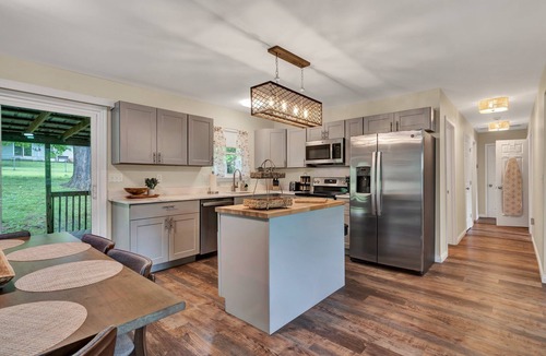 Collegedale House | Southern Stay. Comfortable 3-bed, 2-bath renovated home with new furnishings.
