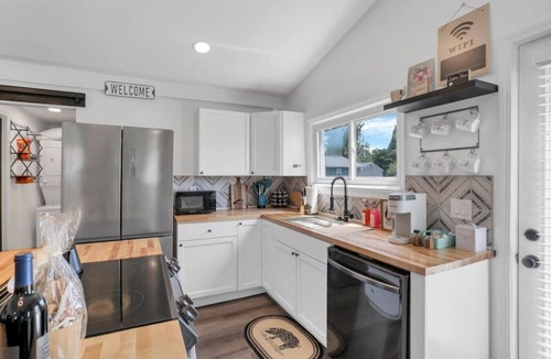 Millersport Cottage | Sows on Sixth: Walking Distance to Buckeye lake Marina