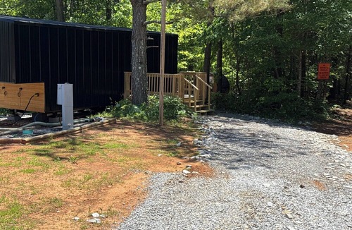 South Pittsburg Cabin | Spa Cabin- King Bed WIFI and Suana