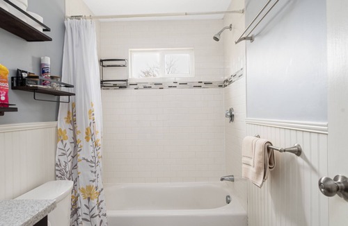 Riverside House | Space for the kiddos & adults to relax and play!