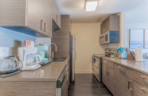Riverside Apartment | Spacious 1BR close to Downtown w fast wifi