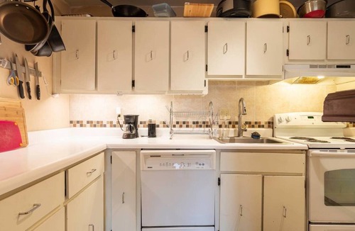 Glenwood Grove - North Iris Condo | Spacious 2bed2bath in Boulder with a deck.